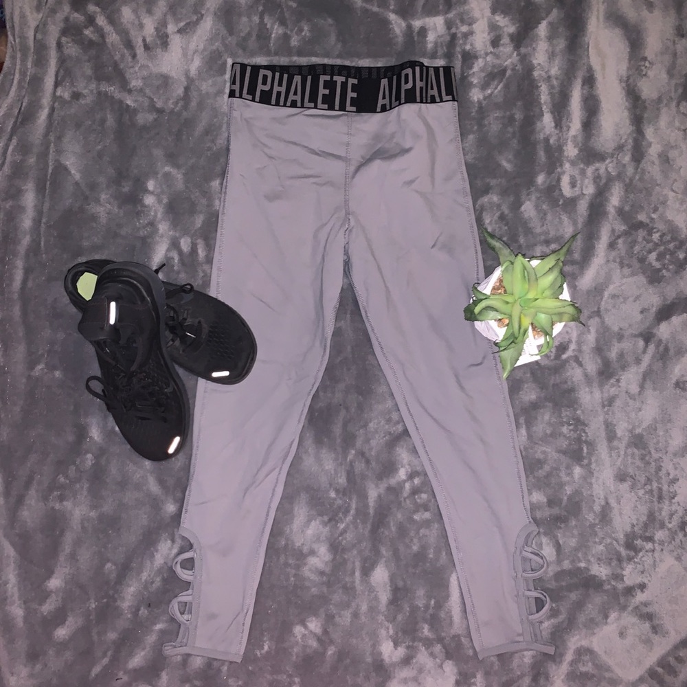 ❤️SOLD ON MERC❤️GREY CROPPED ATHLETIC LEGGINGS